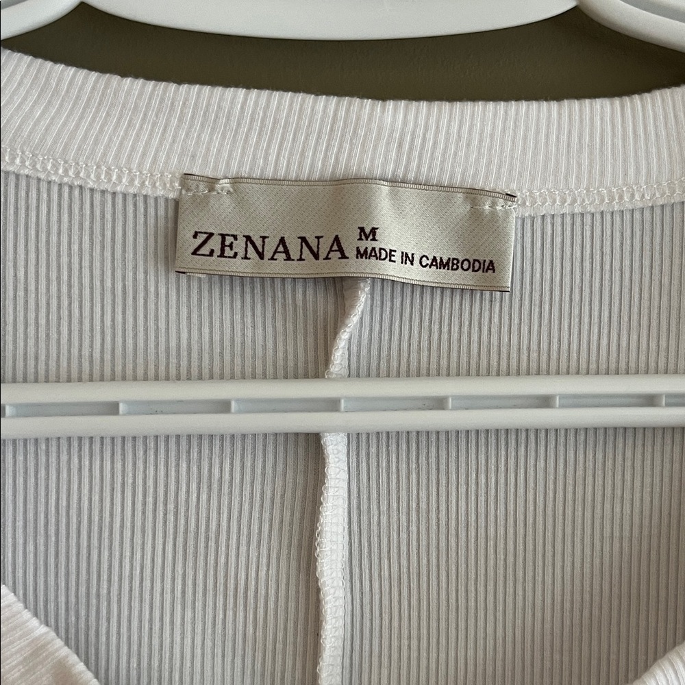 Zenana Outfitters White Short Sleeve Crop Tee size medium - Picture 2 of 6
